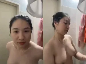 Gái vú ngon, vừa call với tình nhân vừa tắm